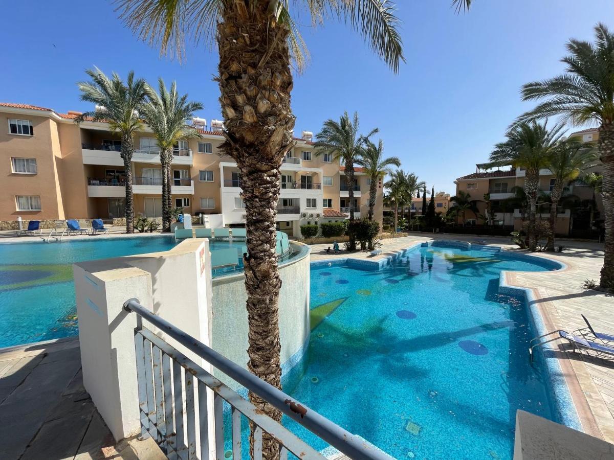 Iris Village Grand Apartment Pafos Exterior foto