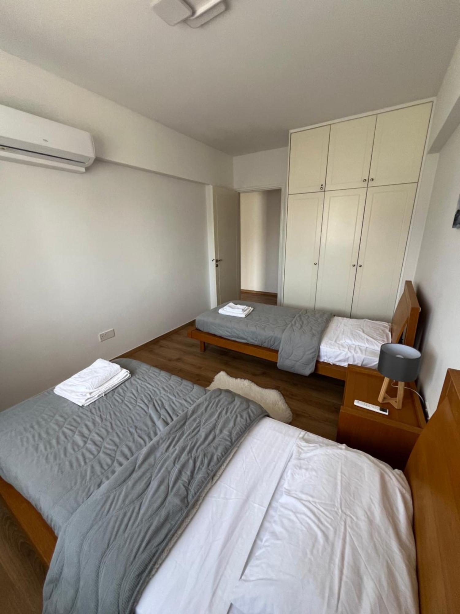 Iris Village Grand Apartment Pafos Exterior foto