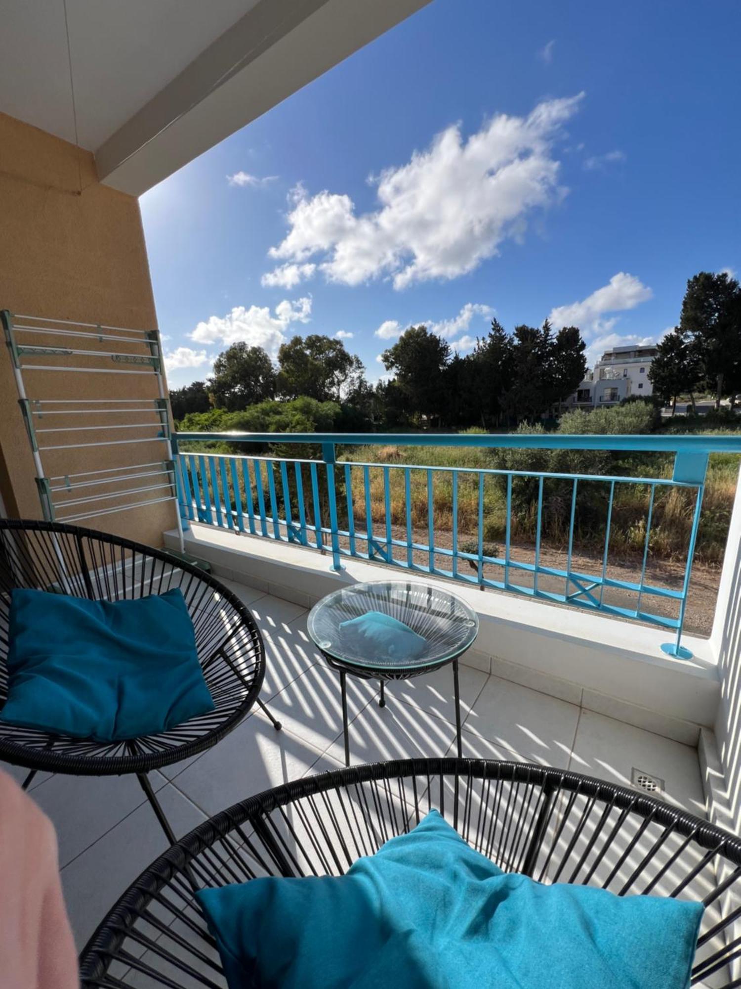Iris Village Grand Apartment Pafos Exterior foto