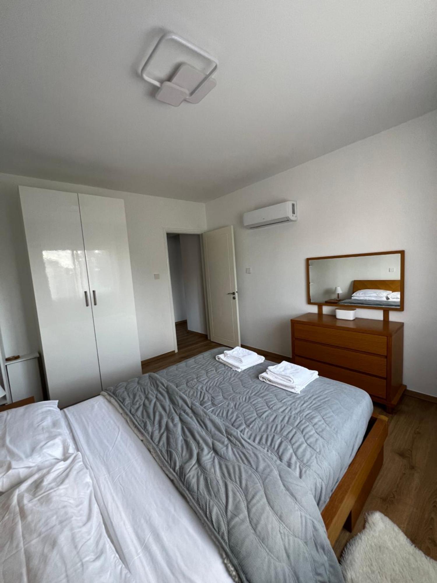Iris Village Grand Apartment Pafos Exterior foto