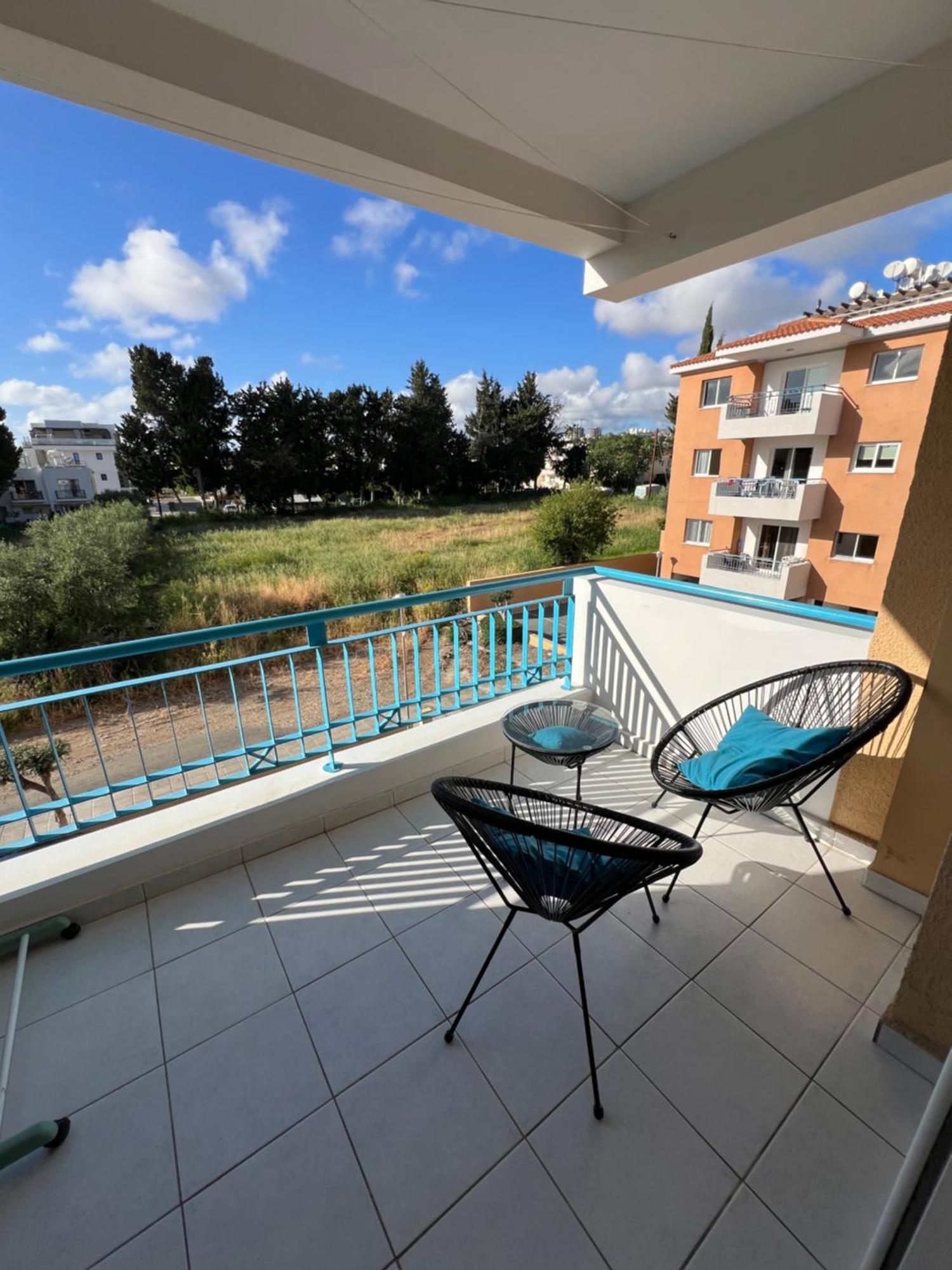 Iris Village Grand Apartment Pafos Exterior foto